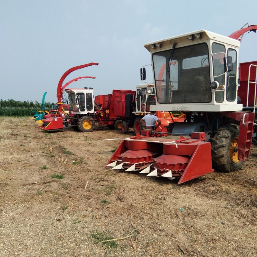 自走式青儲(chǔ)機(jī)